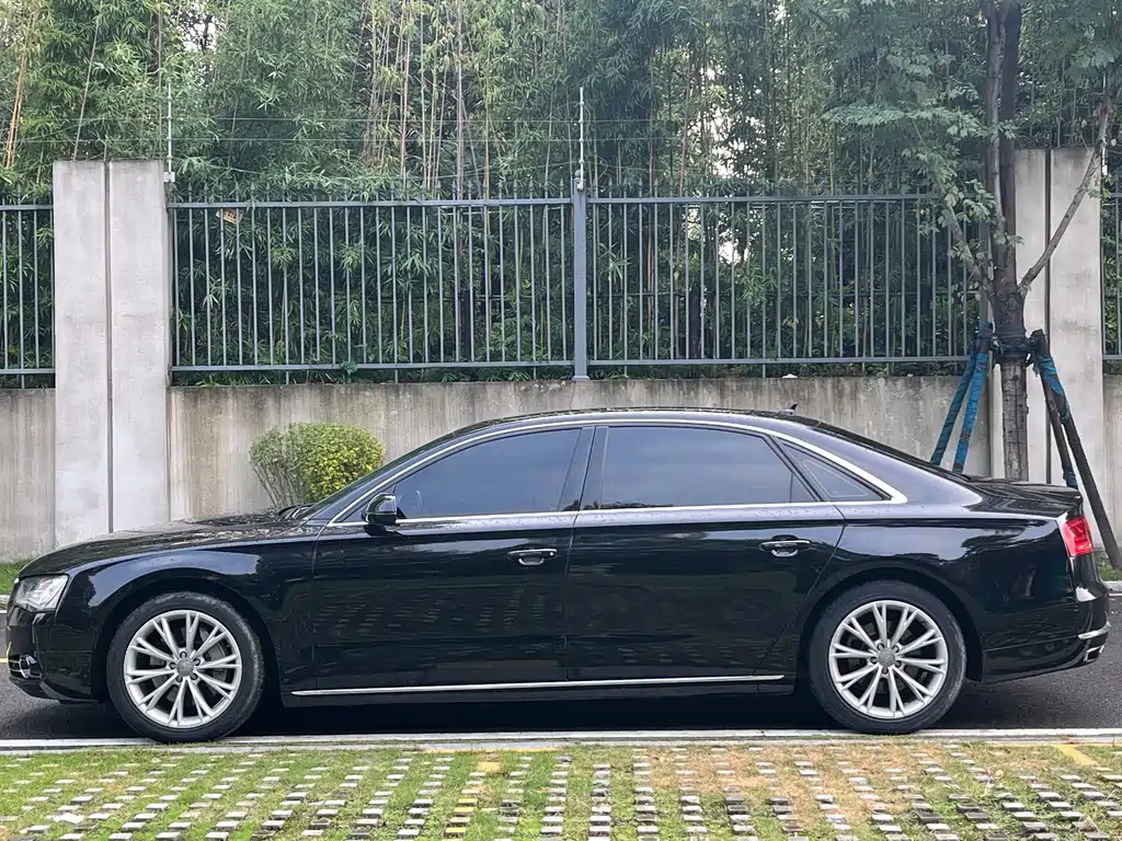 Audi A8 — миниатюра 4