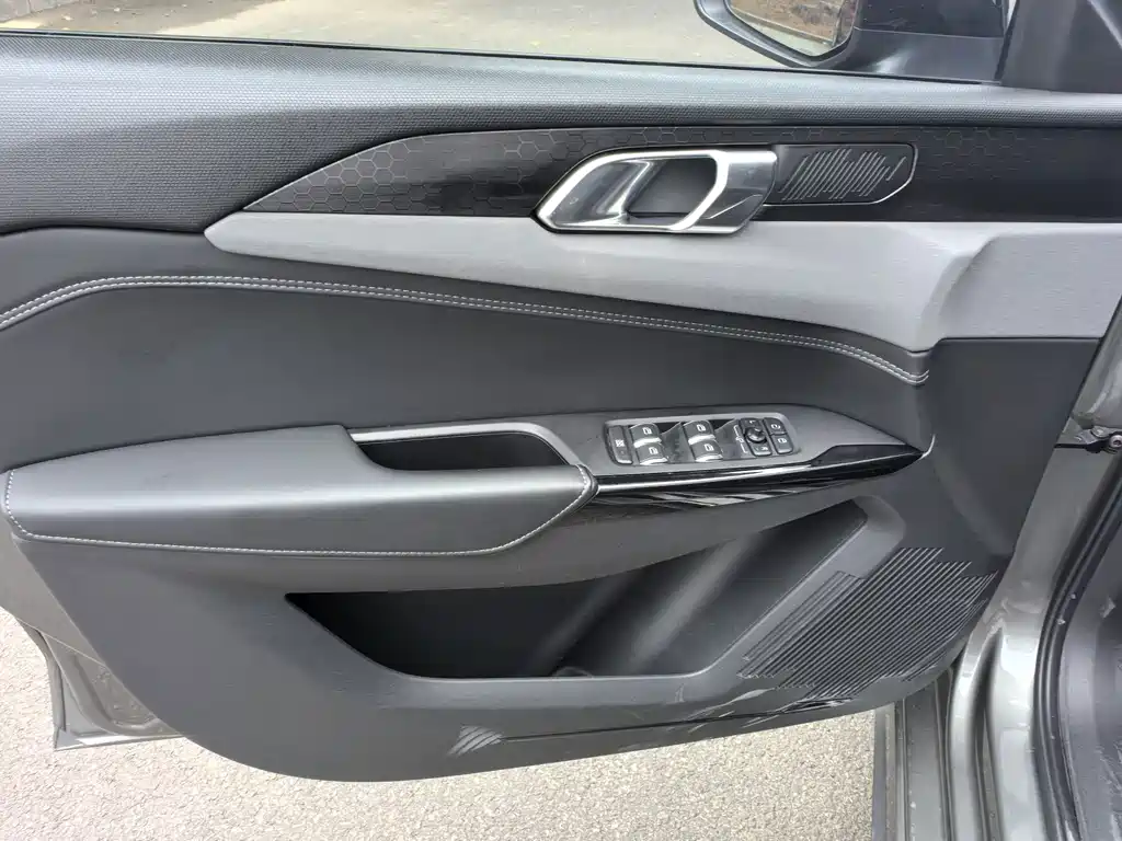 Lynk & Co 03 — миниатюра 5