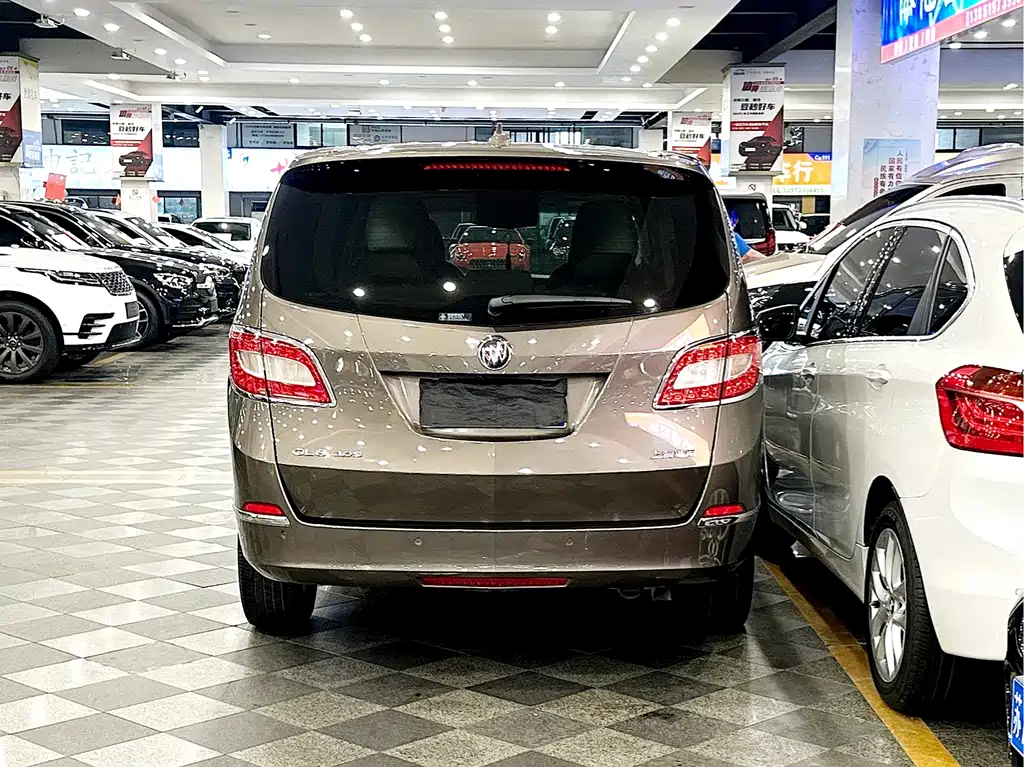 Buick GL8 2013 3.0L XT Luxury Flagship