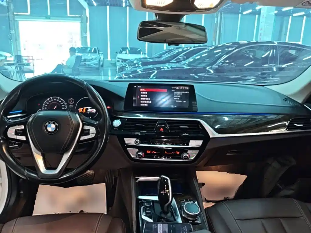 BMW 5 Series — миниатюра 10