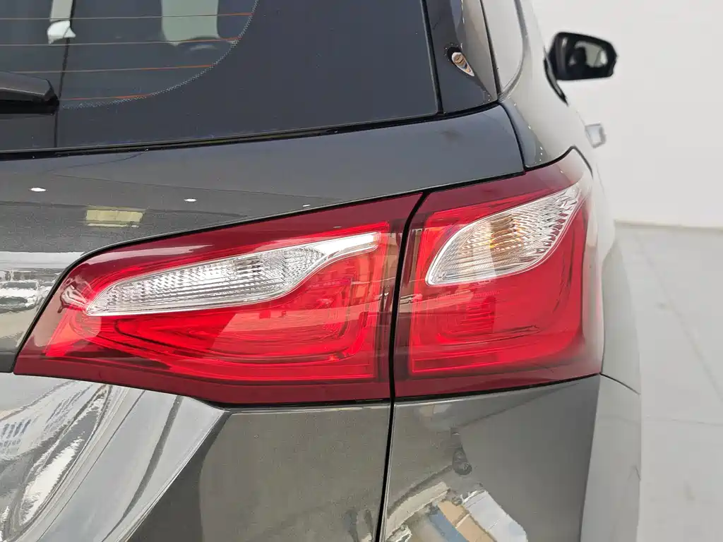 Chevrolet Equinox — миниатюра 22