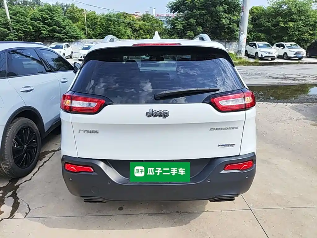 Jeep Cherokee — миниатюра 6