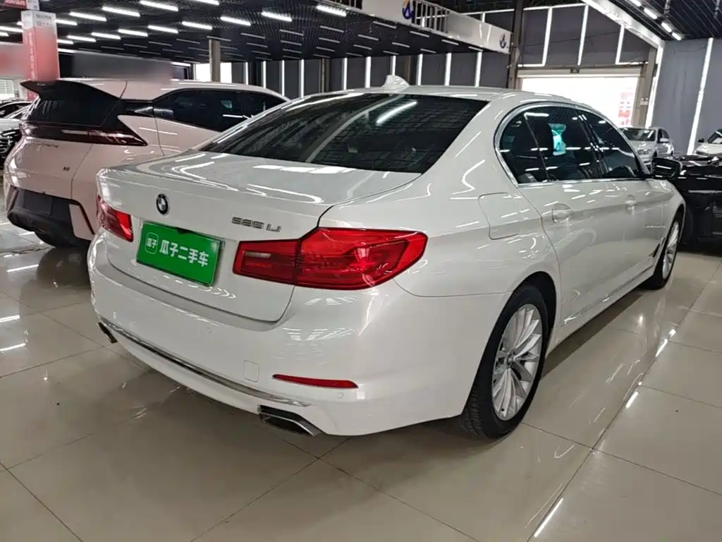 BMW 5 Series — миниатюра 7