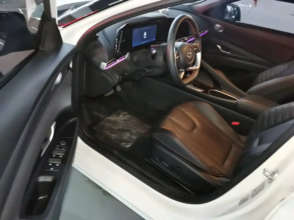 Hyundai Elantra — миниатюра 15