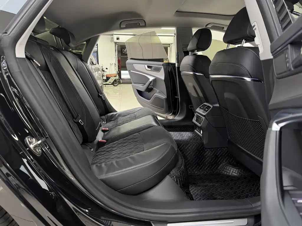 Audi A7L — миниатюра 13