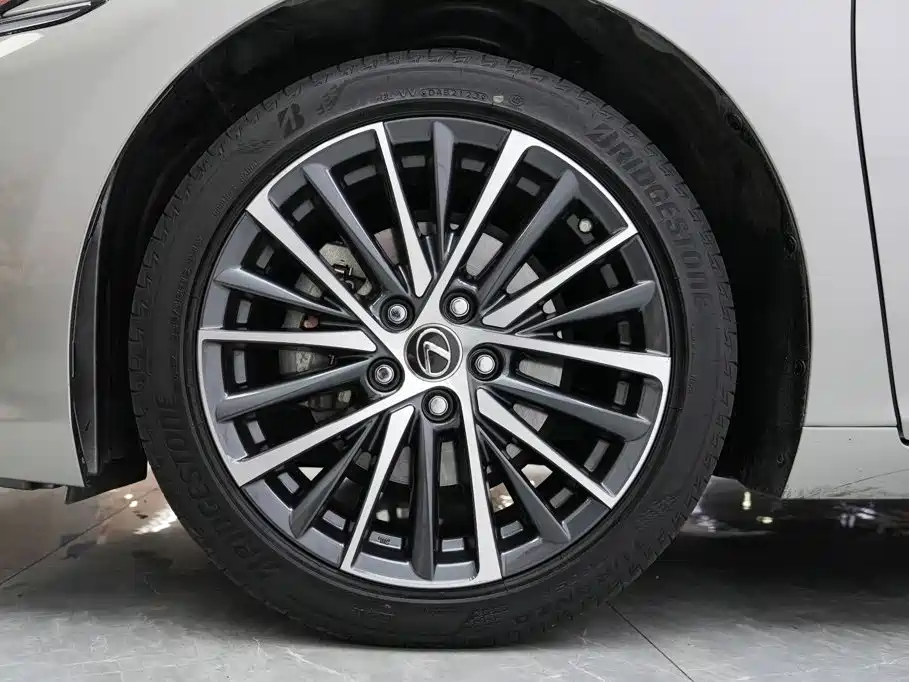 Lexus ES — миниатюра 5