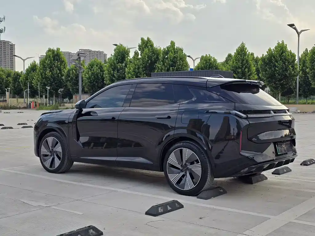 Lynk & Co 08 EM-P 2025 245km Pro