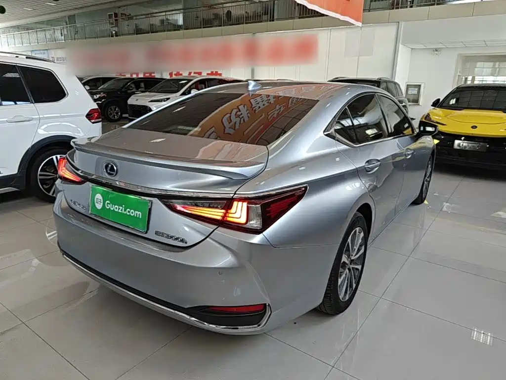Lexus ES — миниатюра 7
