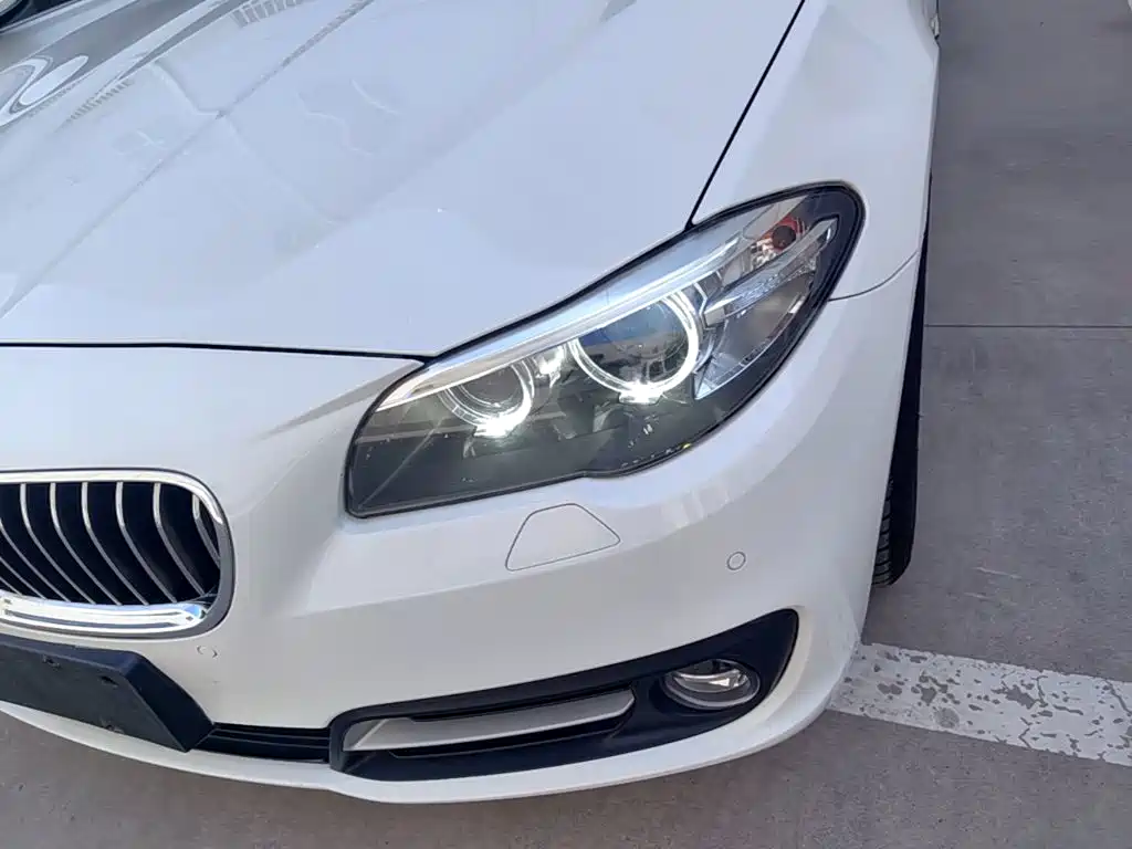 BMW 5 Series — миниатюра 24