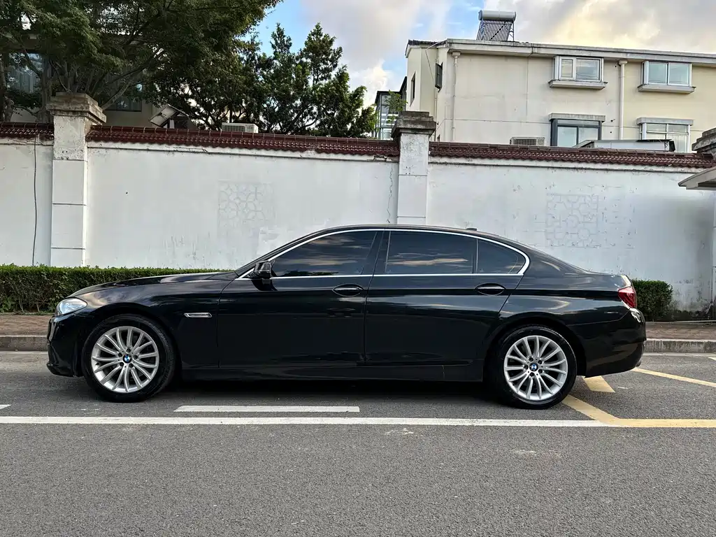 BMW 5 Series — миниатюра 3