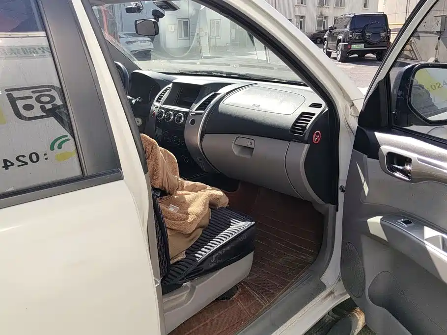 Mitsubishi Pajero Sport — миниатюра 7