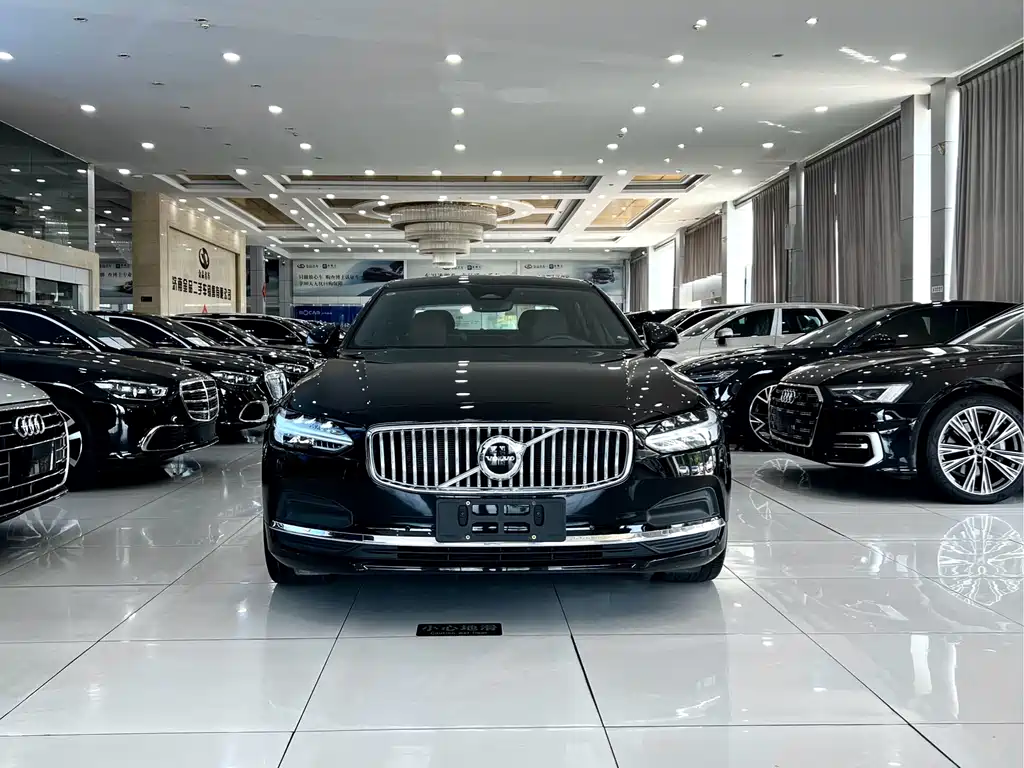 Volvo S90 2025 B5 Luxury