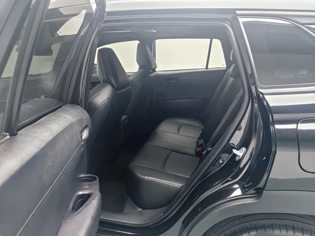 Toyota Corolla Cross — миниатюра 15