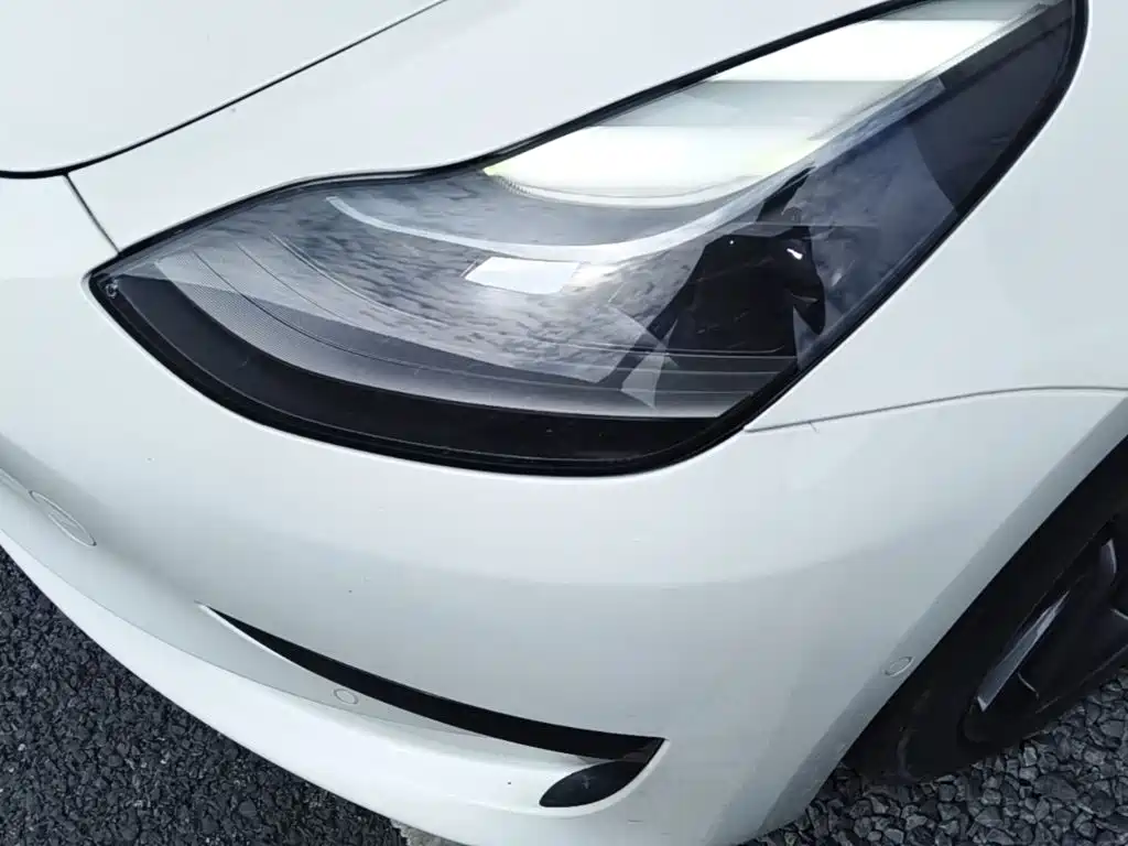 Tesla Model 3 — миниатюра 24