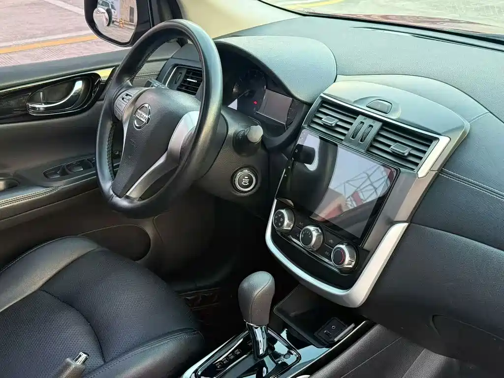 Nissan Tiida — миниатюра 7