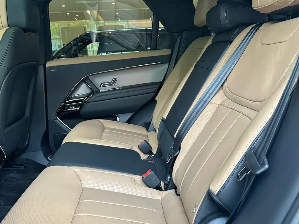 Land Rover Range Rover Sport 2026 400PS Dynamic SE