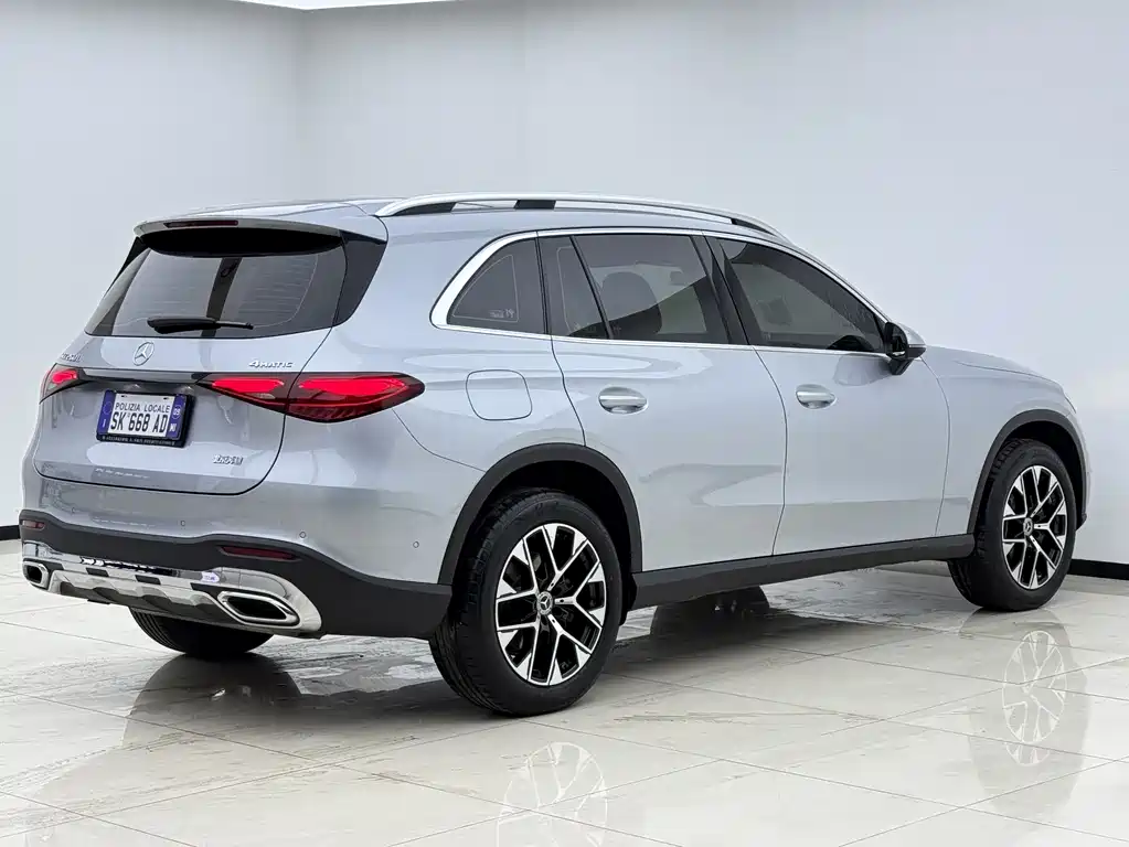 Mercedes-Benz GLC 2023 GLC 260 L 4MATIC 5 мест