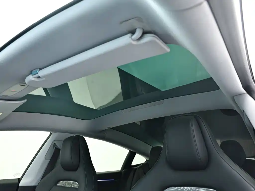 Tesla Model 3 — миниатюра 8