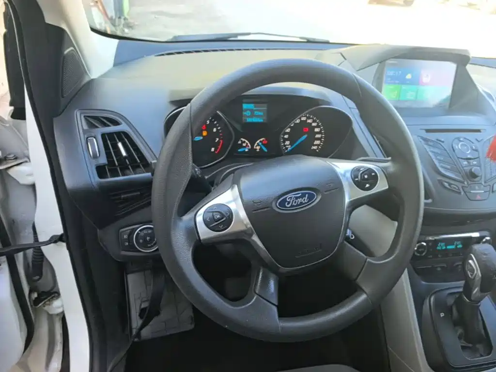 Ford Kuga — миниатюра 11