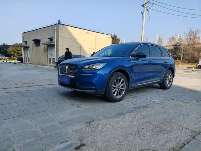 LINCOLN ADVENTURER 2021