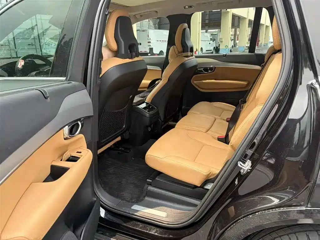 Volvo XC90 2016 T5 7 мест