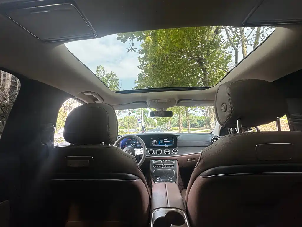 Mercedes-Benz E-Class — миниатюра 13