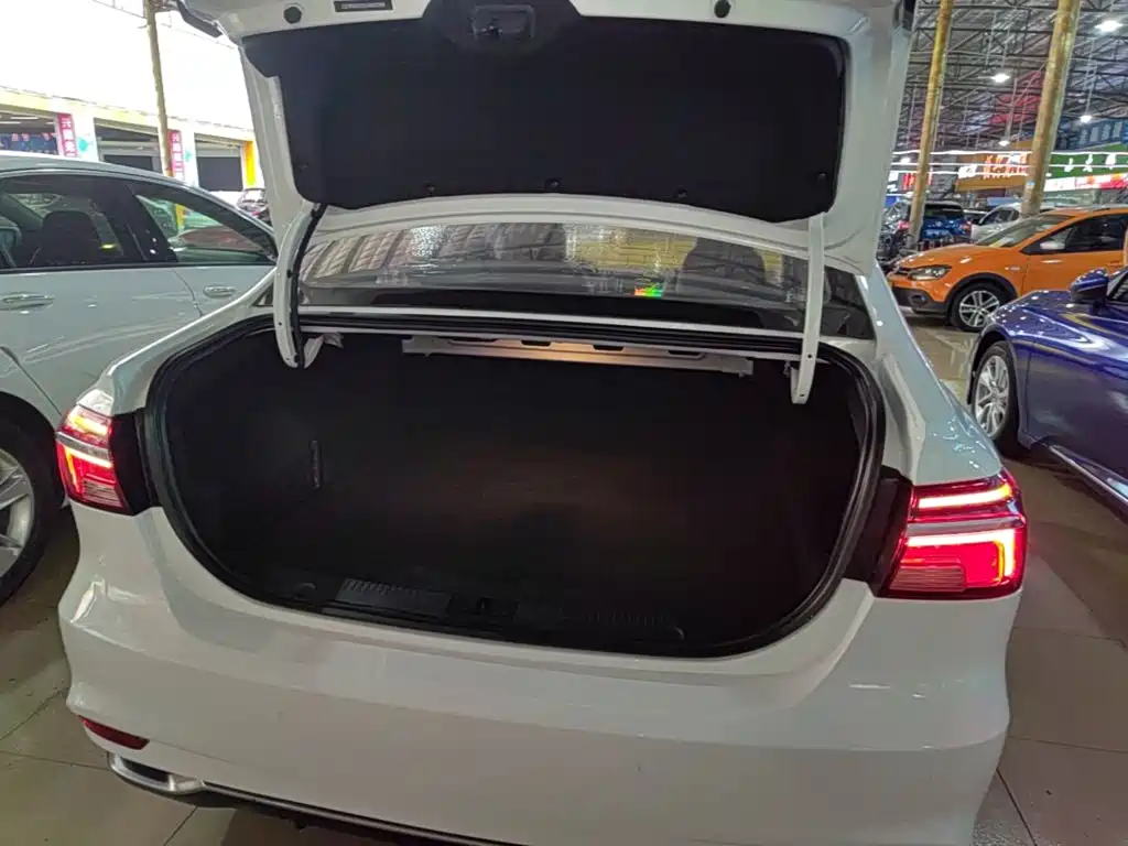 Roewe i6 New Energy — миниатюра 19