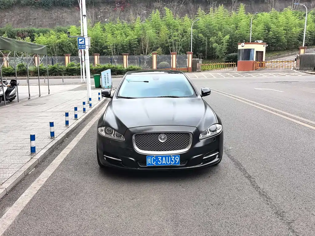 Купить Jaguar XJ