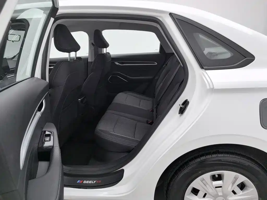 Geely Emgrand — миниатюра 15