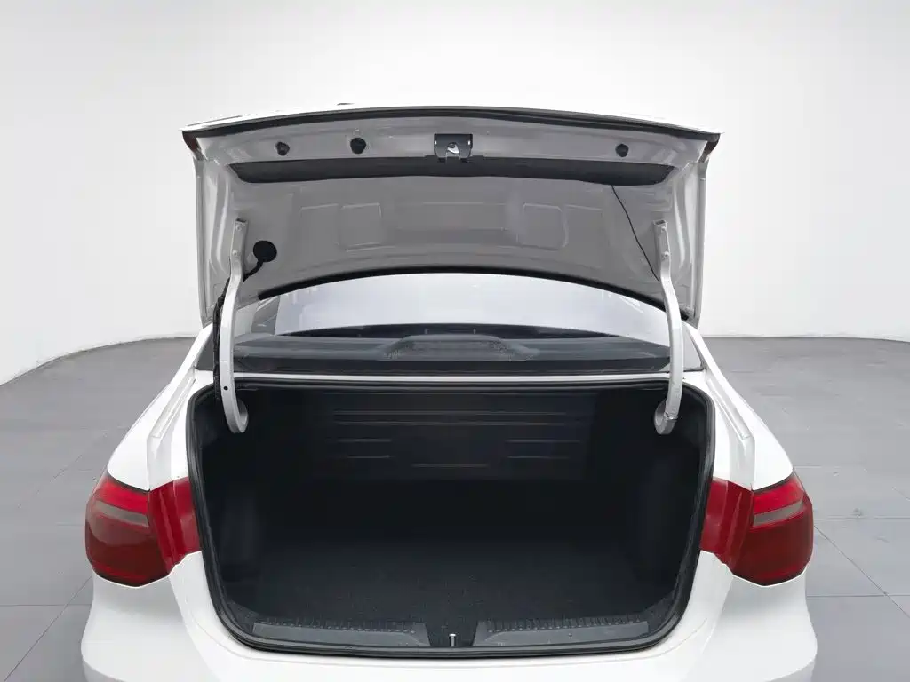 Volkswagen Jetta — миниатюра 16