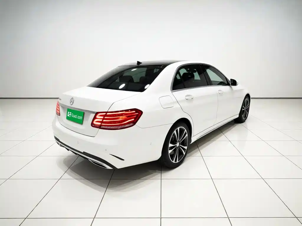 Mercedes-Benz E-Class — миниатюра 6