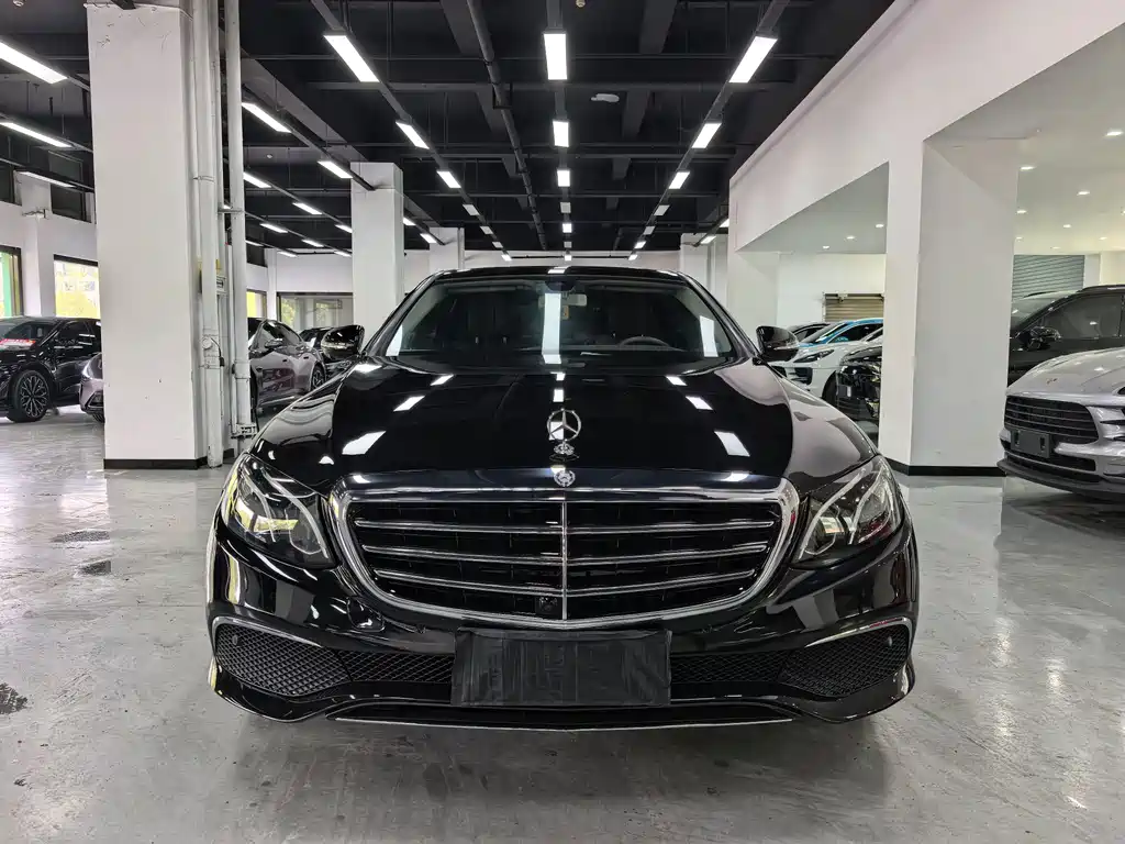 Mercedes-Benz E-Class — миниатюра 2