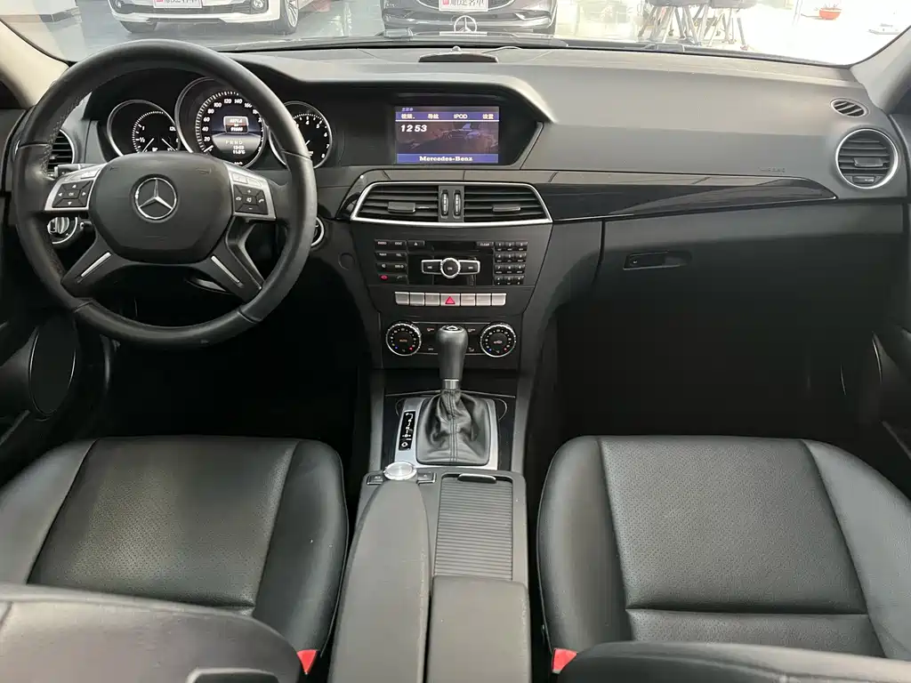 Mercedes-Benz C-Class — миниатюра 12