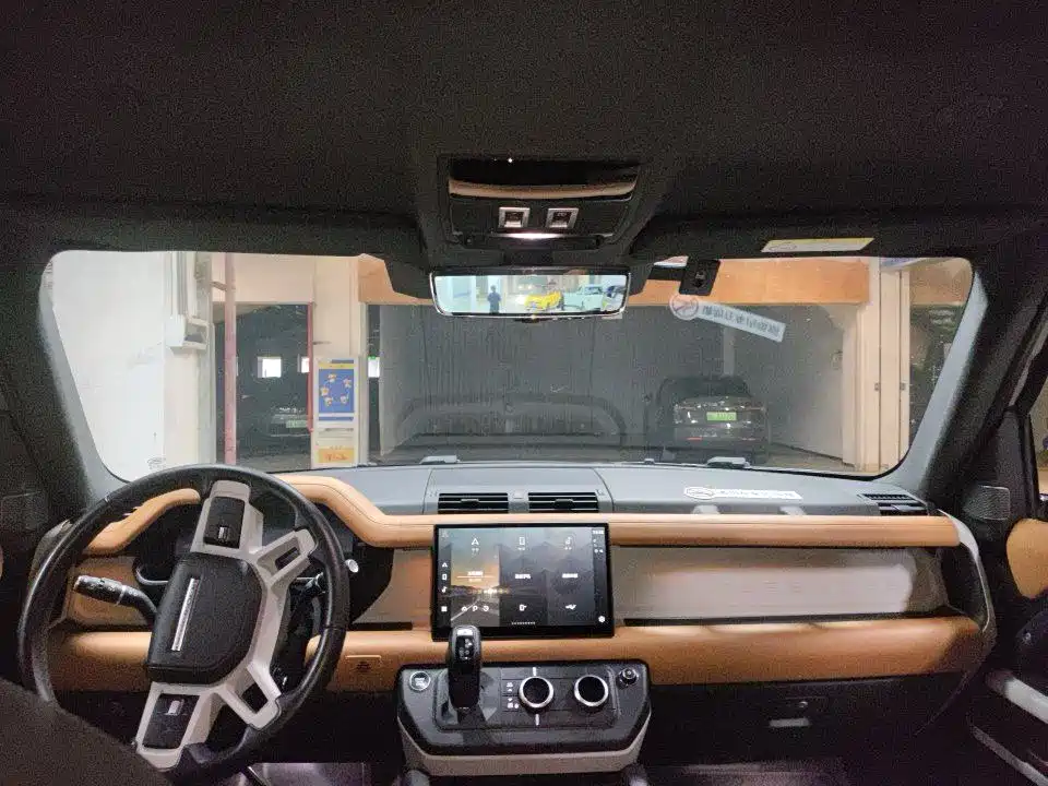 Land Rover Defender — миниатюра 7