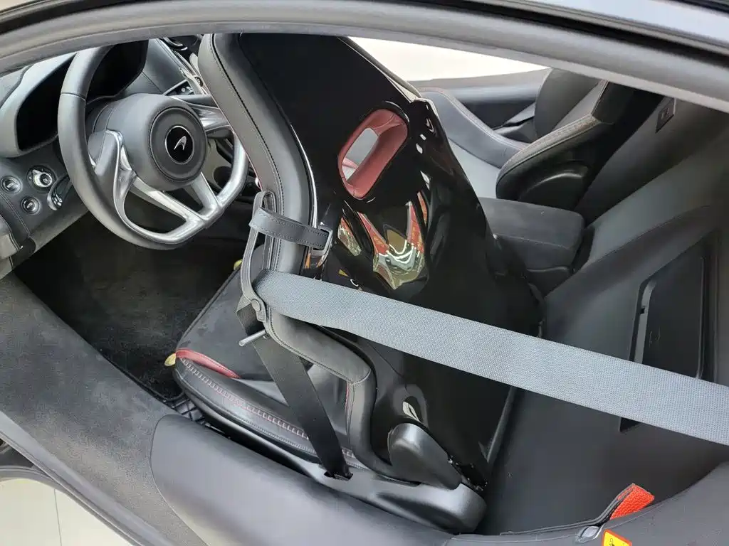 McLaren GT — миниатюра 12