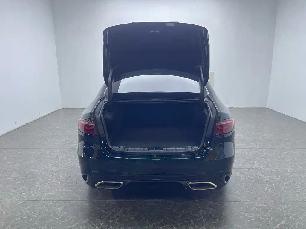 Jaguar XFL — миниатюра 5