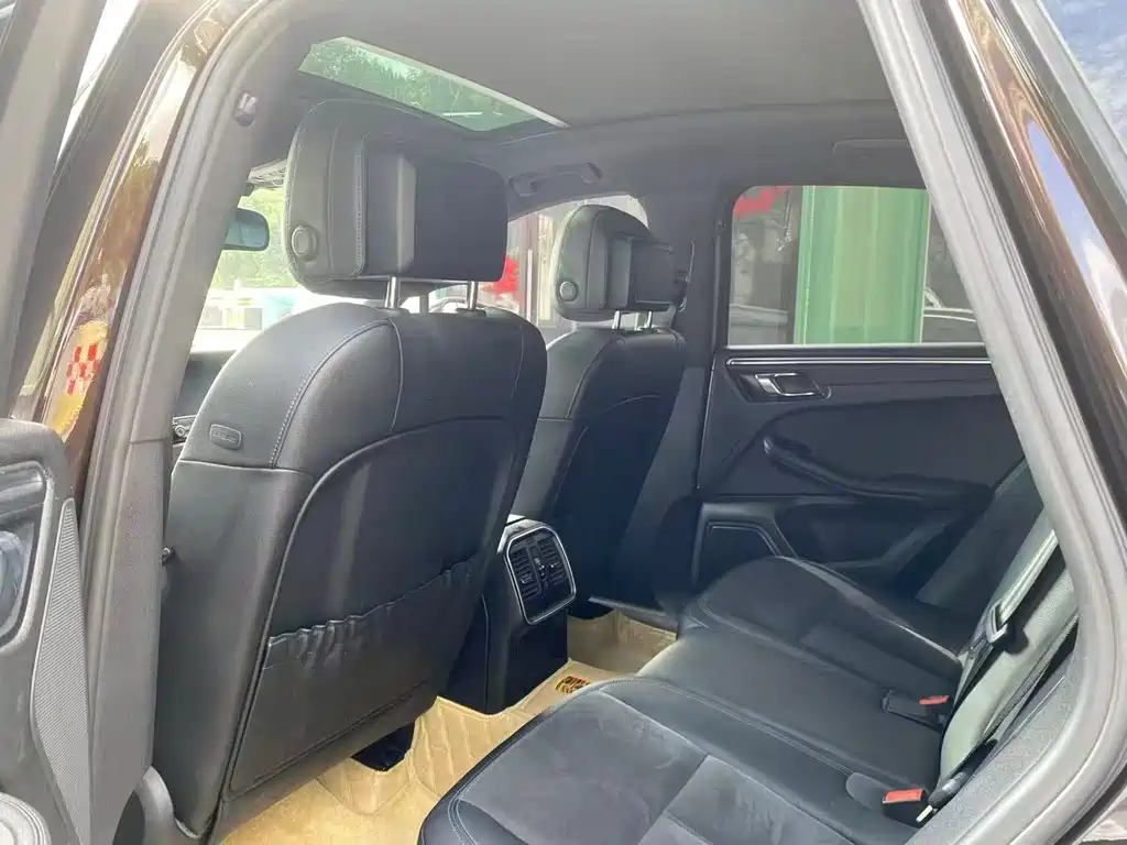 Porsche Macan — миниатюра 6