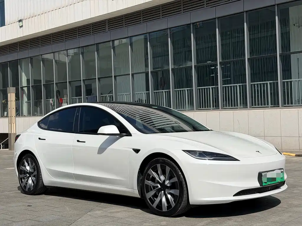 Tesla Model 3 — миниатюра 8