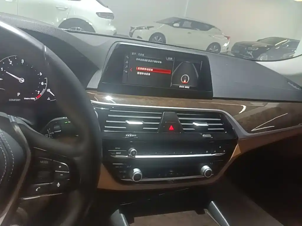 BMW 5 Series — миниатюра 13