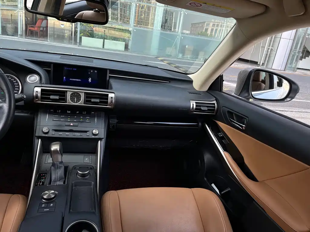Lexus IS — миниатюра 17