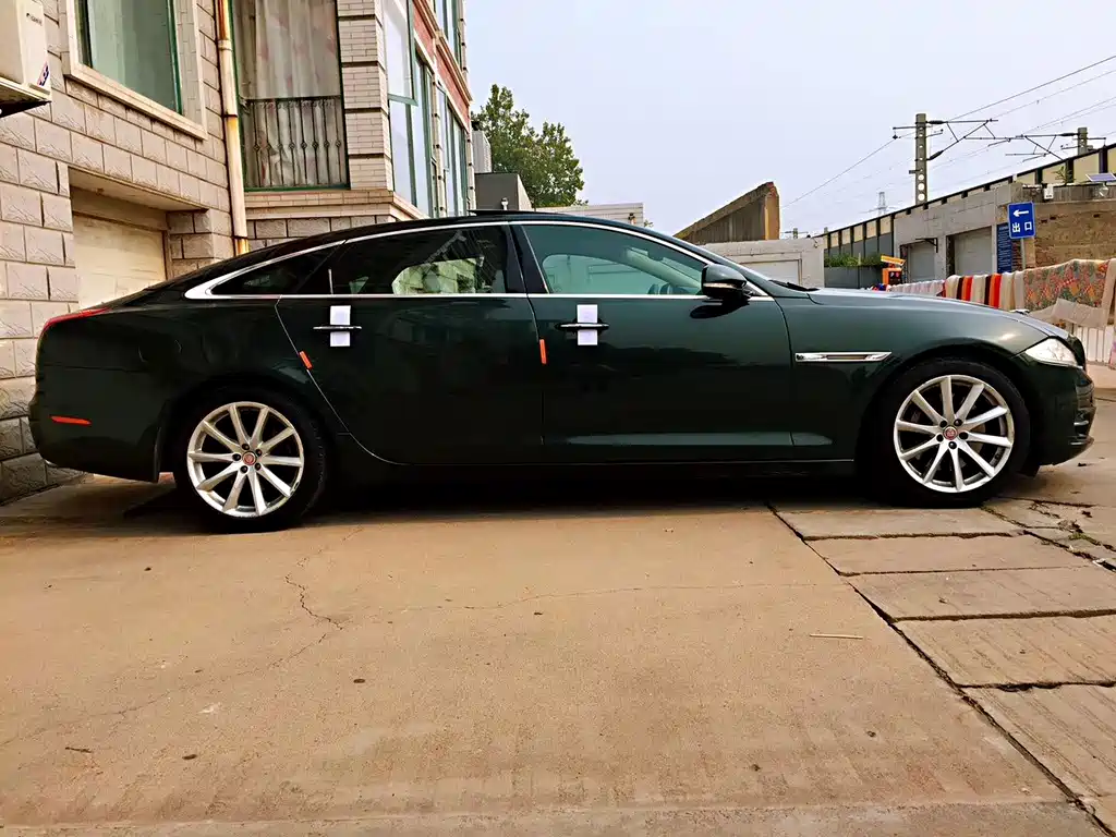 Jaguar XJ — миниатюра 5