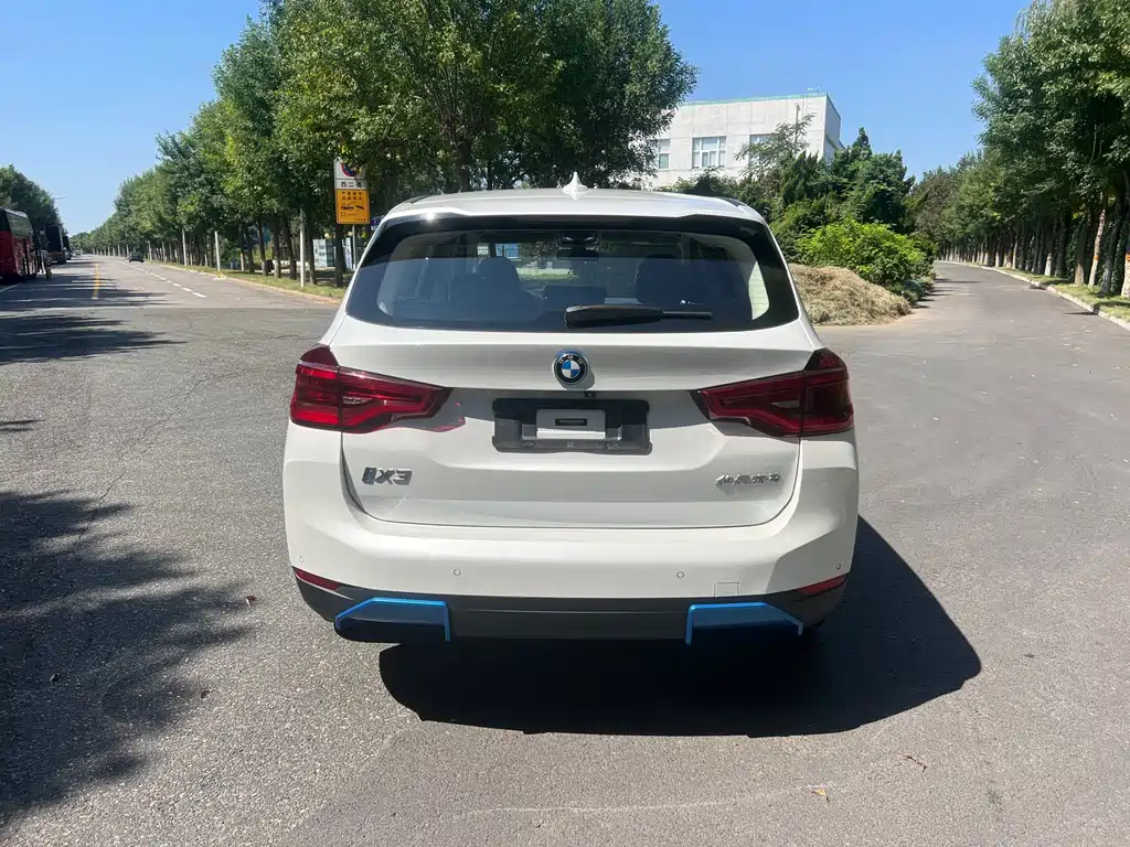 BMW iX3 — миниатюра 6