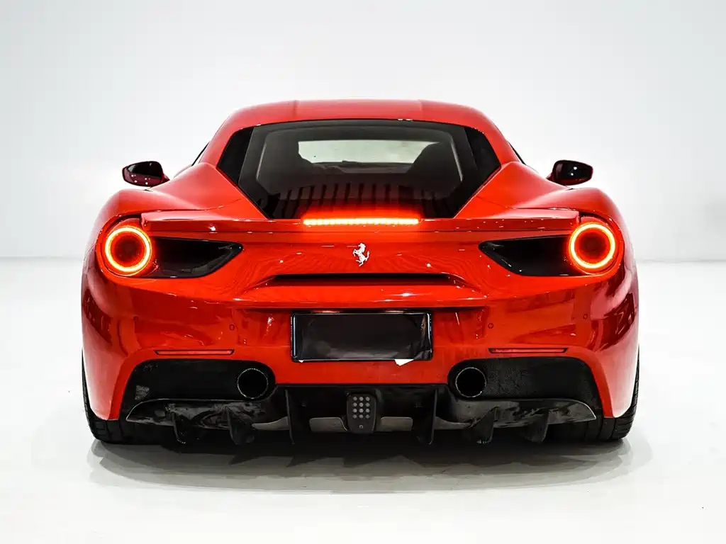 FERRARI 488