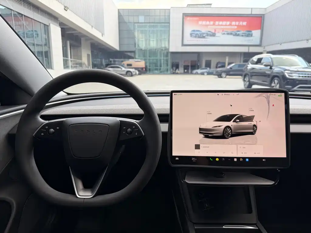 Tesla Model 3 — миниатюра 10