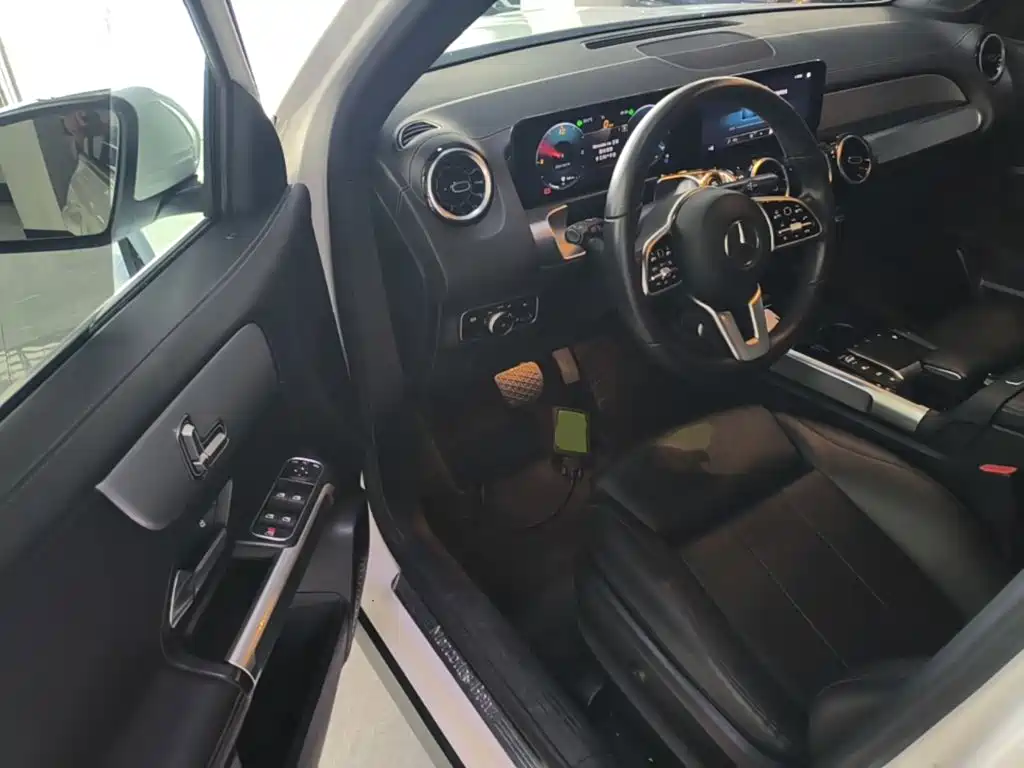 Mercedes-Benz GLB — миниатюра 16