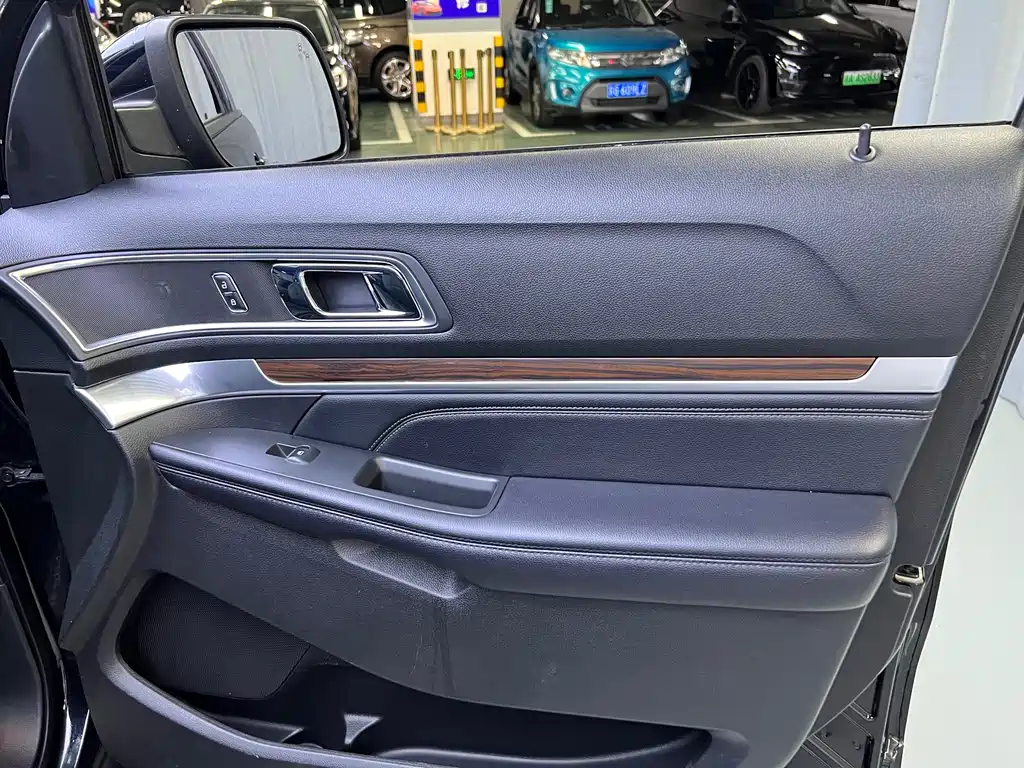 Ford Explorer (Import) — миниатюра 13