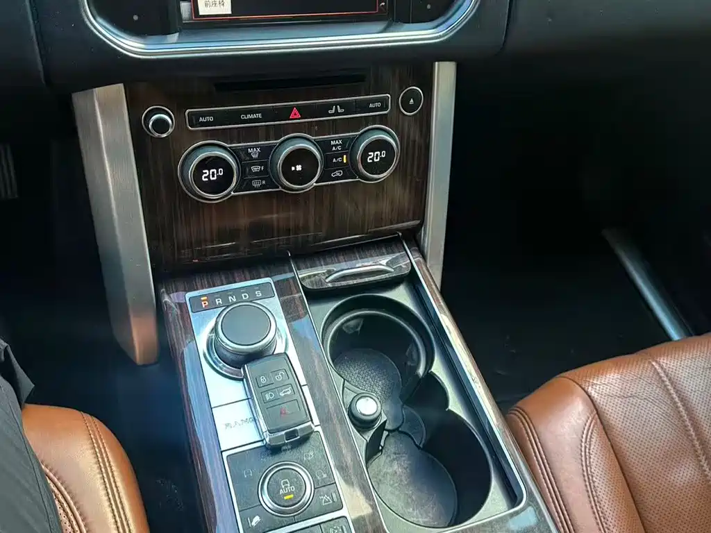 Land Rover Range Rover — миниатюра 4
