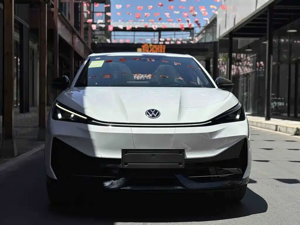 Volkswagen 06 2025 Pure