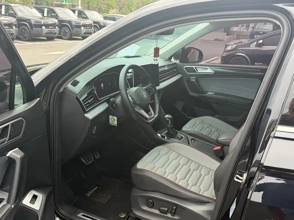 Volkswagen Tiguan L — миниатюра 8