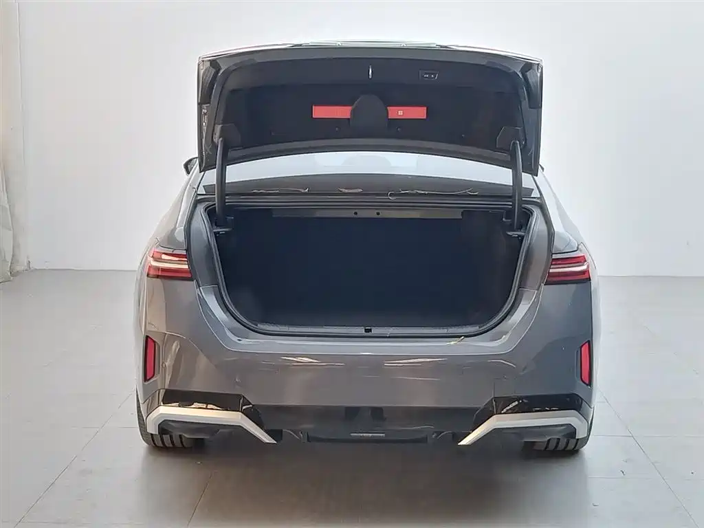 BMW i5 — миниатюра 6